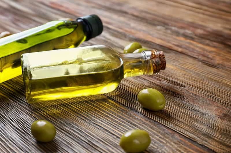 تصویر 2 از روغن زیتون ناب توکلی با رنگ طلایی و زلال